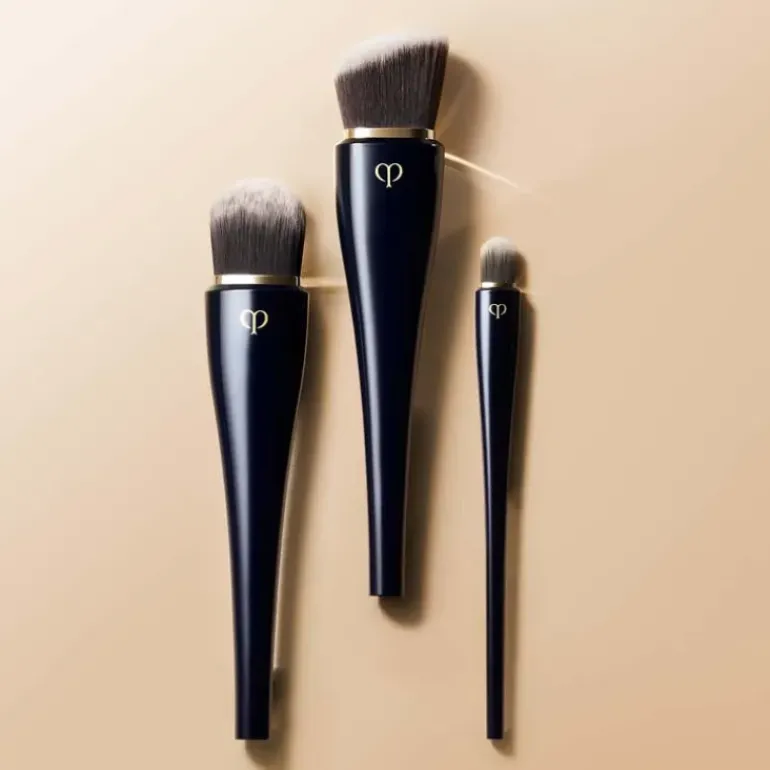 Clé de Peau Beauté High Coverage Foundation Brush PENNELLO VISO