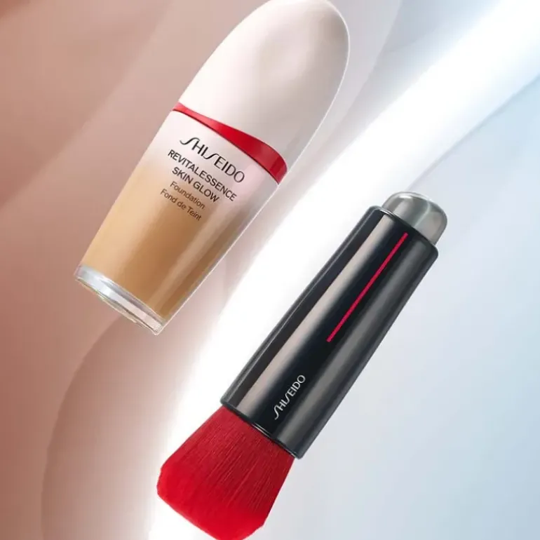 Revitalessence Skin Glow Foundation